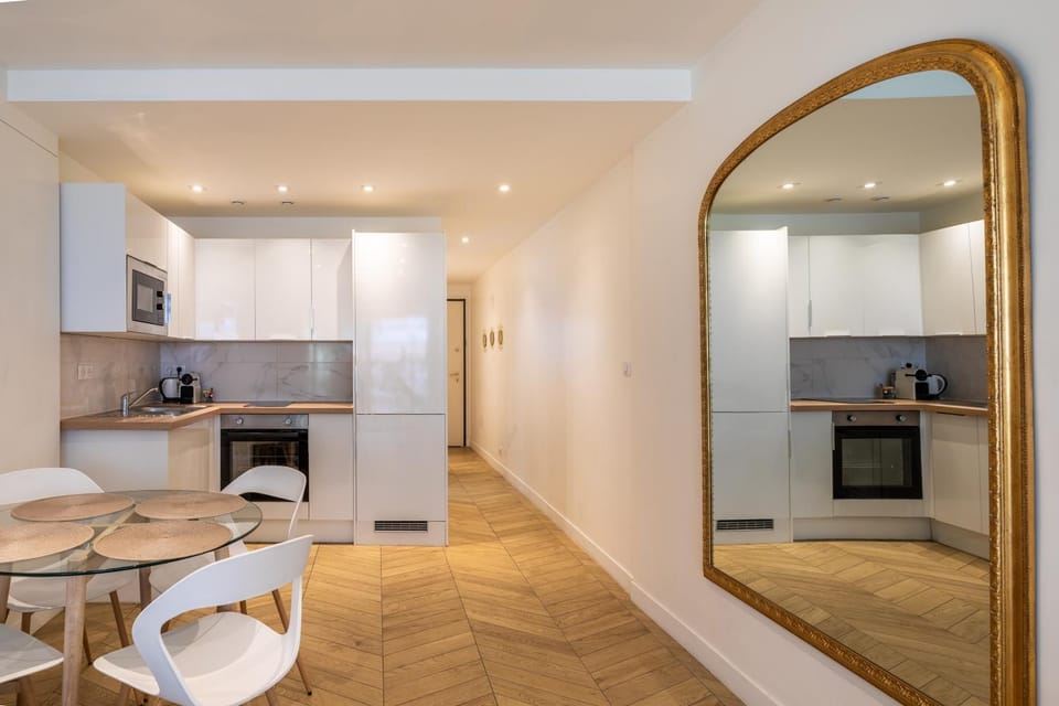 LE CALIFORNIA 200m des plages chic luxe et cosy 2 à 4 personnes Apartment in Antibes
