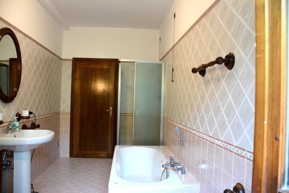 Shower, Toilet, Bathroom, Bath
