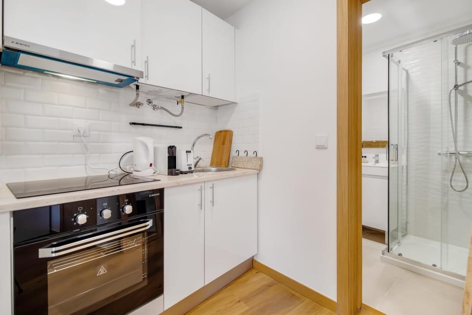 Modern cocoon studio in Santos w AC | By Airnest Apartment in Lisbon