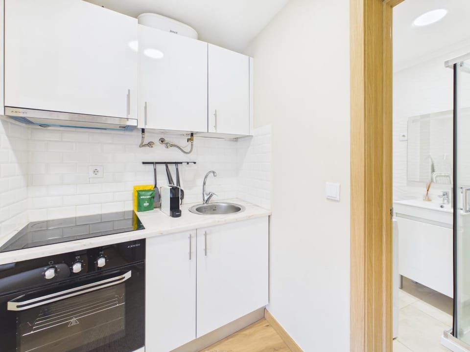 Charming Studio w/ A/C - Santos | By Airnest Apartment in Lisbon