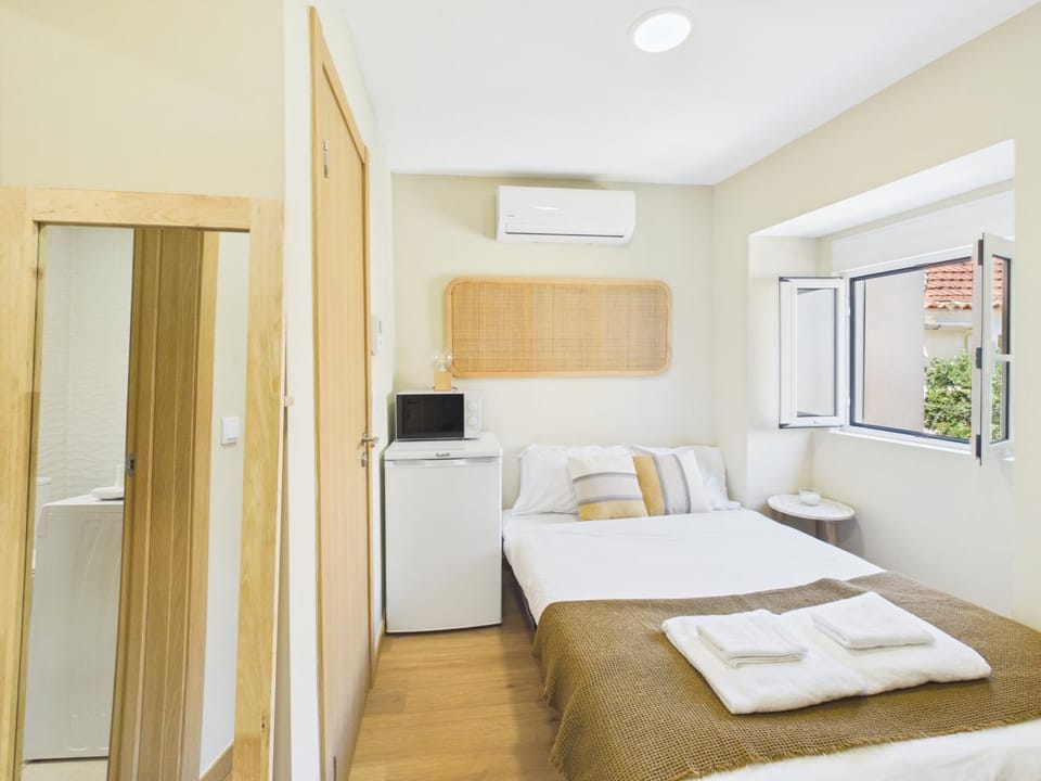 Charming Studio w/ A/C - Santos | By Airnest Apartment in Lisbon