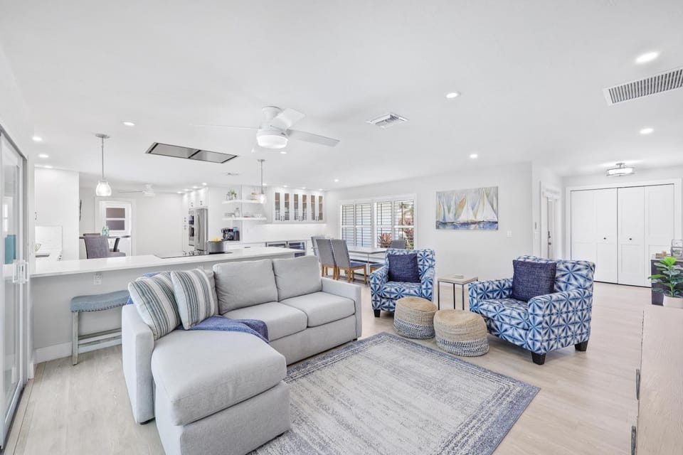 Waterfront home with table tennis, pool and dock House in Marco Island