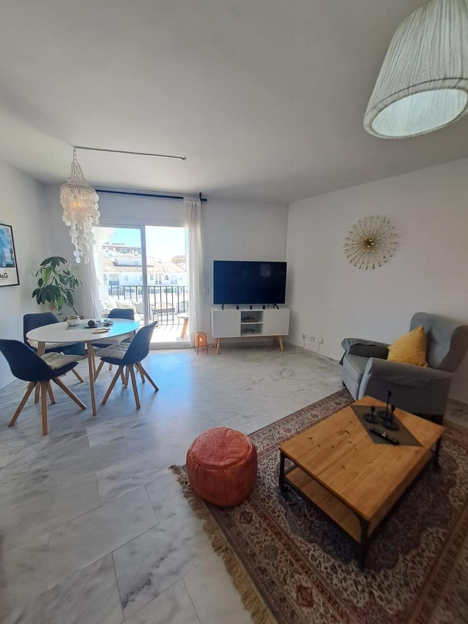 Holidays & Home Vistas Benalmadena Costa,2 hab ,piscinas , garaje Apartment in Benalmadena