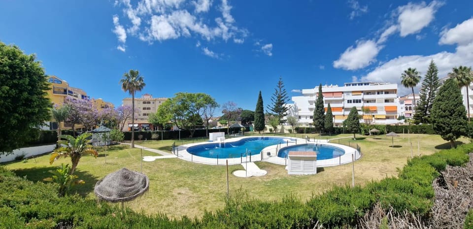 Holidays & Home Vistas Benalmadena Costa,2 hab ,piscinas , garaje Apartment in Benalmadena