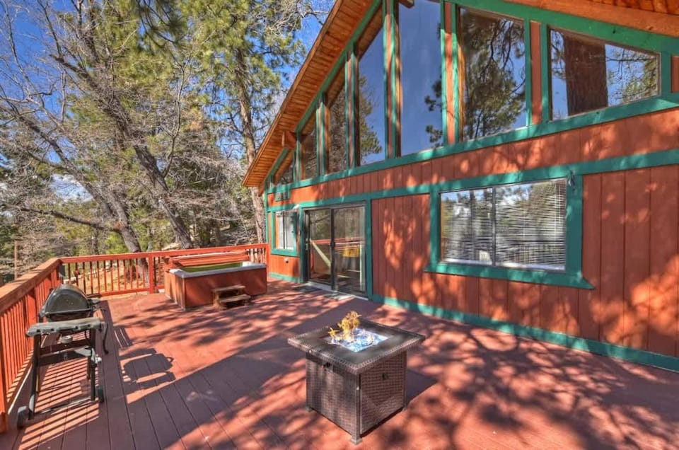 Knickerbocker Summit Spa Near The Village House in Big Bear