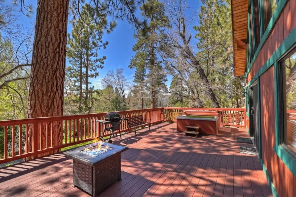Knickerbocker Summit Spa Near The Village House in Big Bear