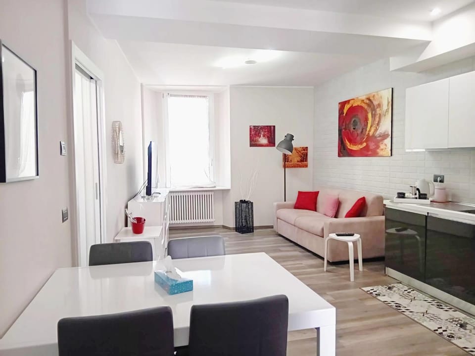 A few steps from lake Como, Central Beautiful flat Apartment in Como