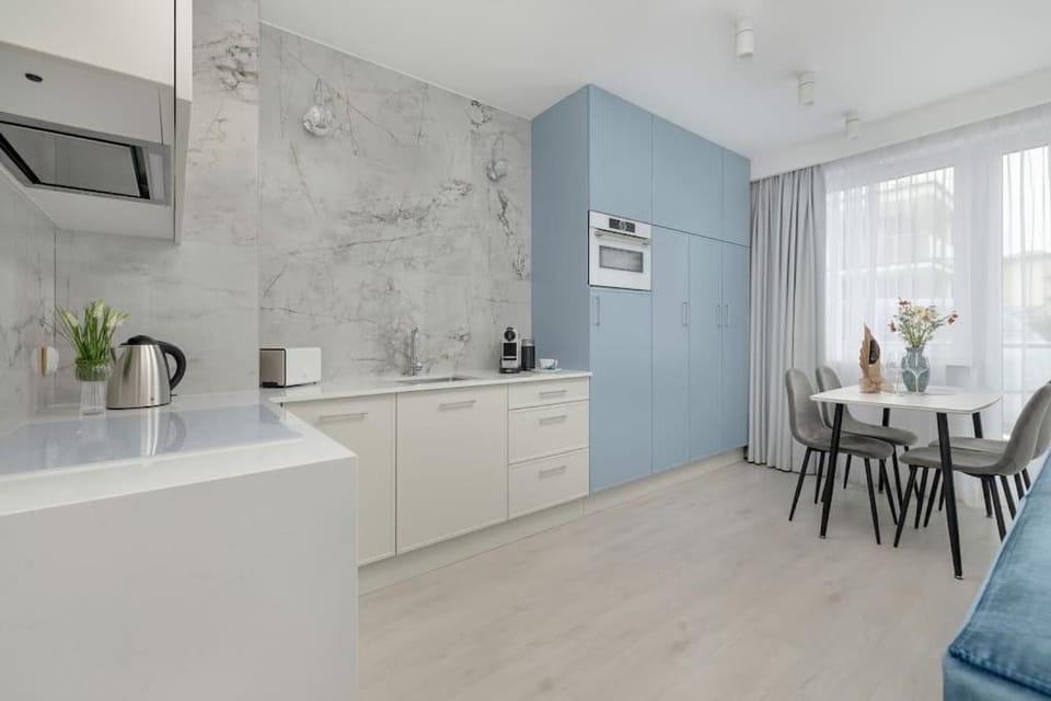 Kitchen or kitchenette, Seating area, Dining area