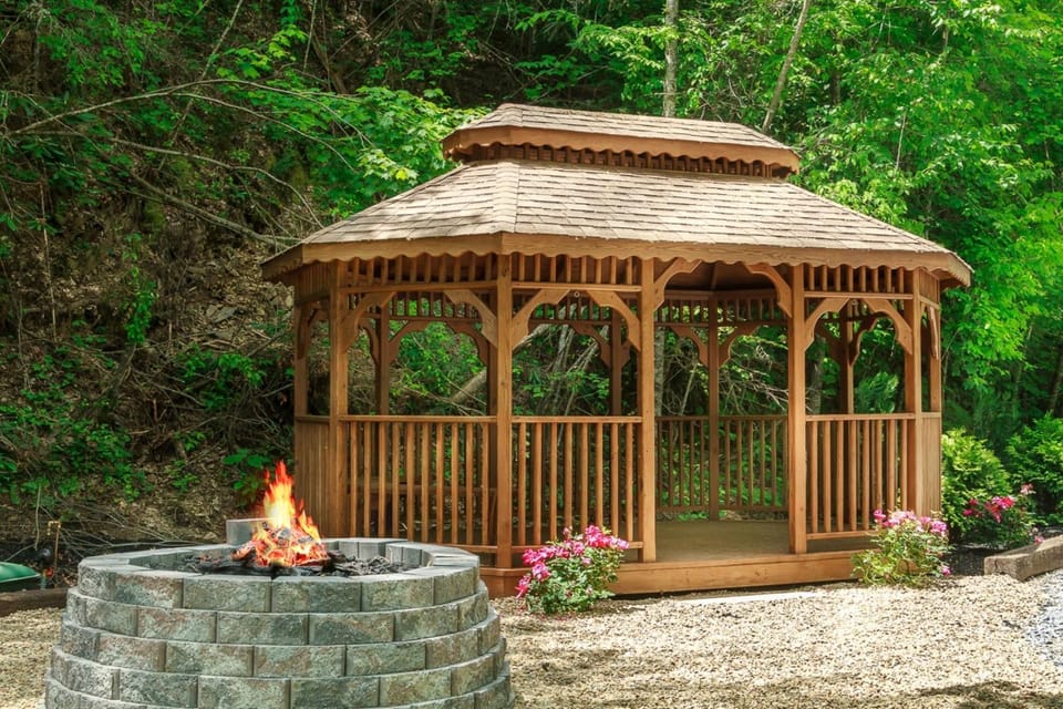 Serenity Studio by Stony Brook Cabins Cabin in Pittman Center