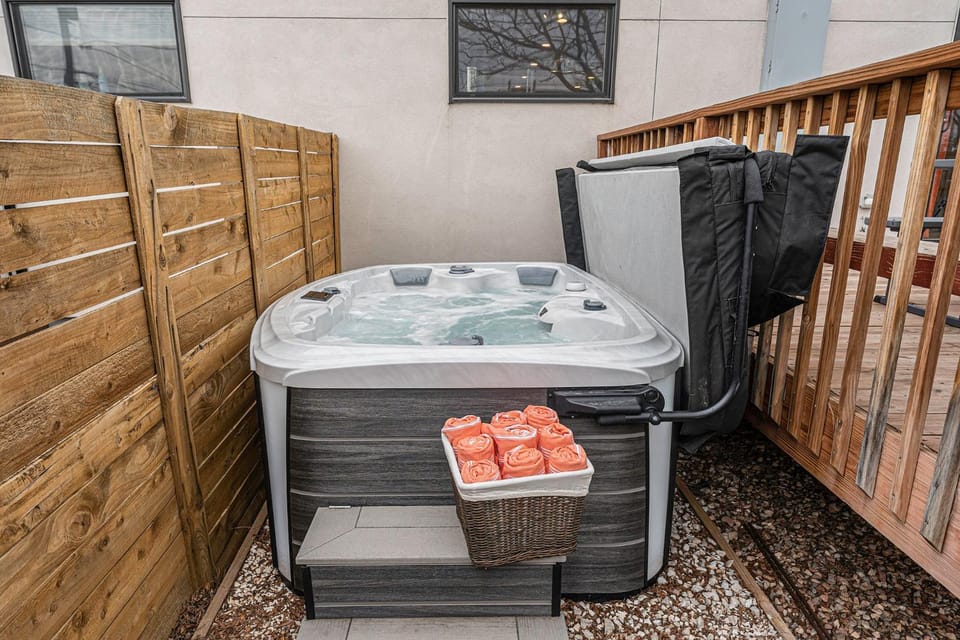 Spacious Denver Home with Hot tub and Rooftop House in Denver