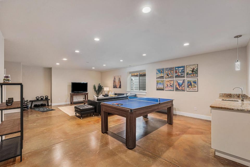 Spacious Denver Home with Hot tub and Rooftop House in Denver