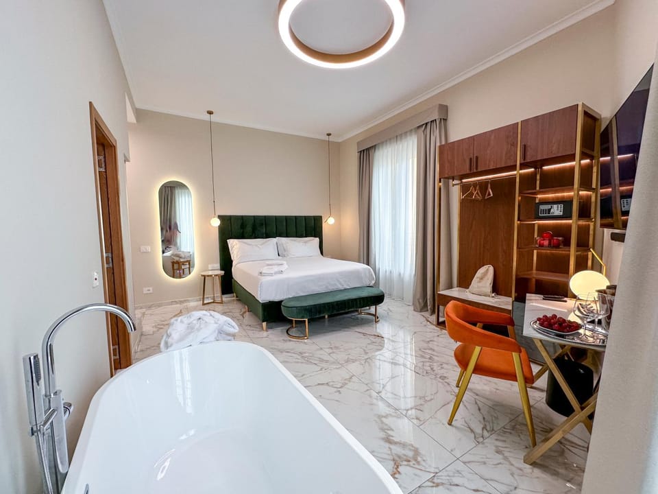 Bedroom, minibar