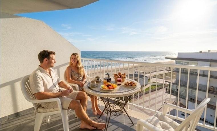 Apartamento con vistas a la Playa con Ascensor y WIFI 9 pax Apartment in Daimús