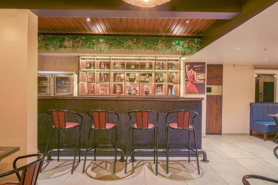 Restaurant/places to eat, Lounge or bar, Breakfast