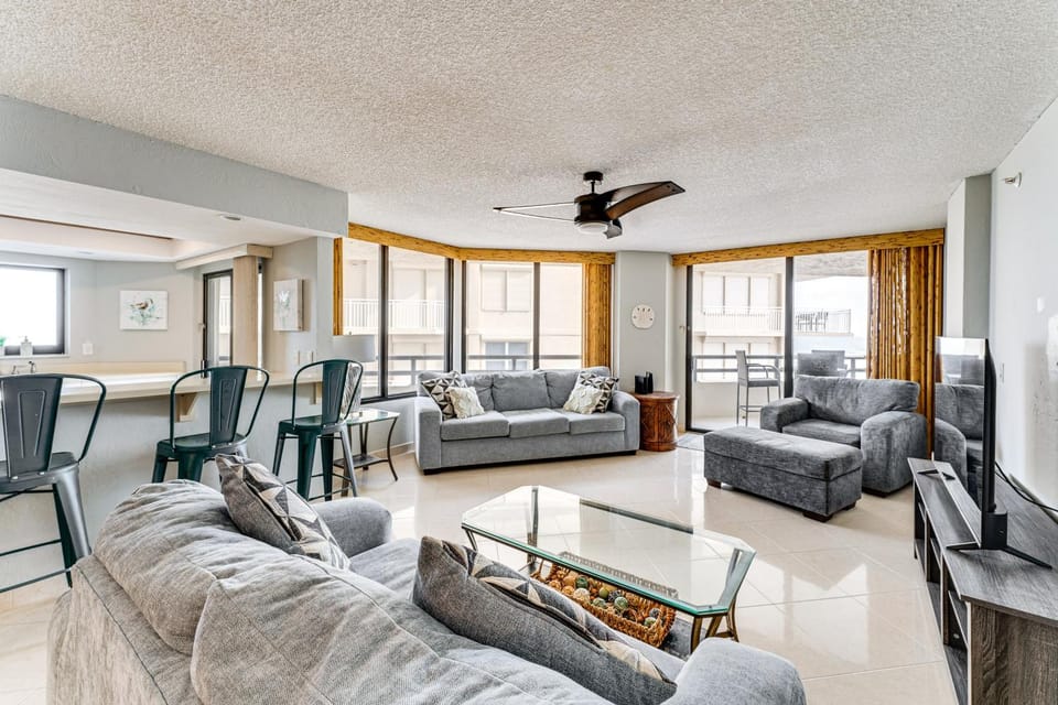 Daytona Beach Shores Condo w/ Oceanfront Pool! House in Daytona Beach Shores