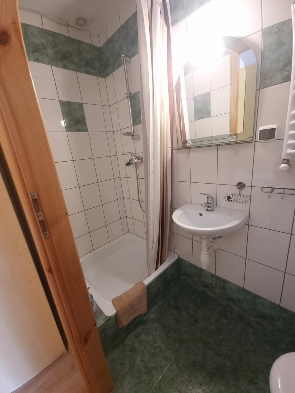 Shower, Bathroom, towels