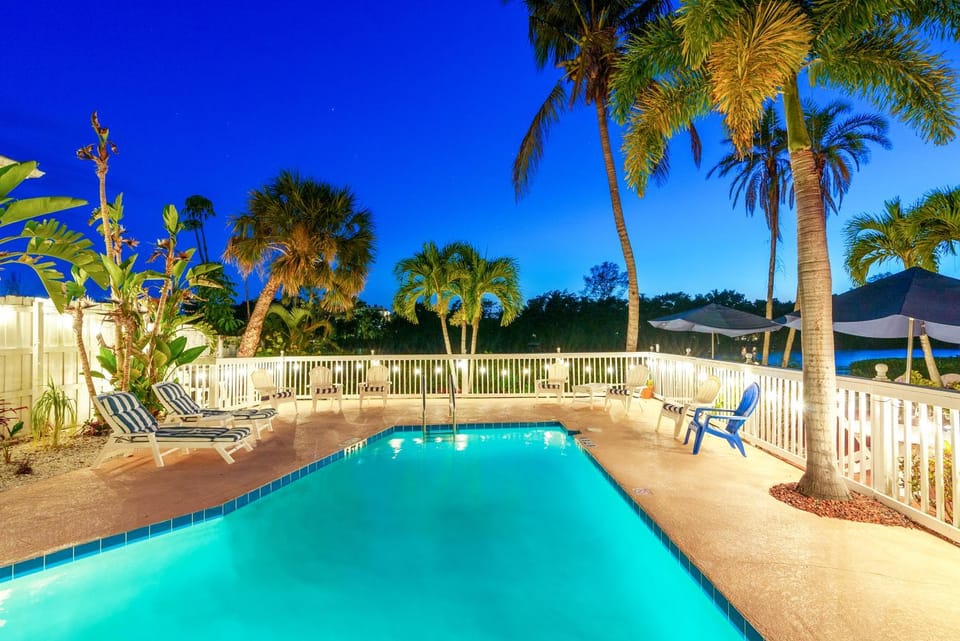 Patio, Night, Natural landscape, Balcony/Terrace, Seating area, Lake view, Swimming pool, internet, sunbed