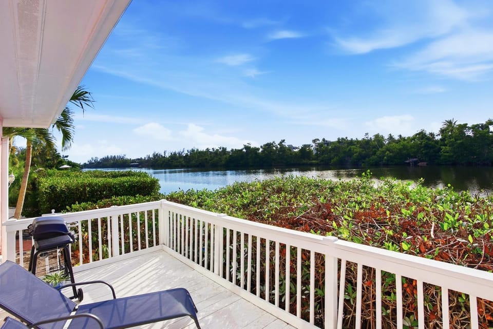 Balcony/Terrace, Seating area, Dining area, Lake view, internet, sunbed