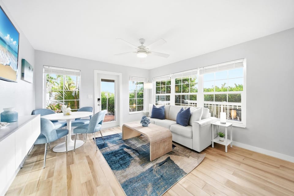 TV and multimedia, Living room, Seating area, Dining area, Lake view, internet, air conditioner