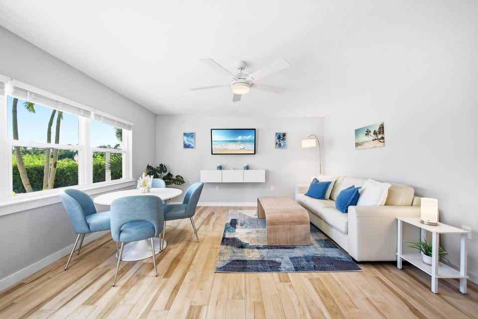 TV and multimedia, Living room, Seating area, Dining area, Garden view, Inner courtyard view, internet, air conditioner