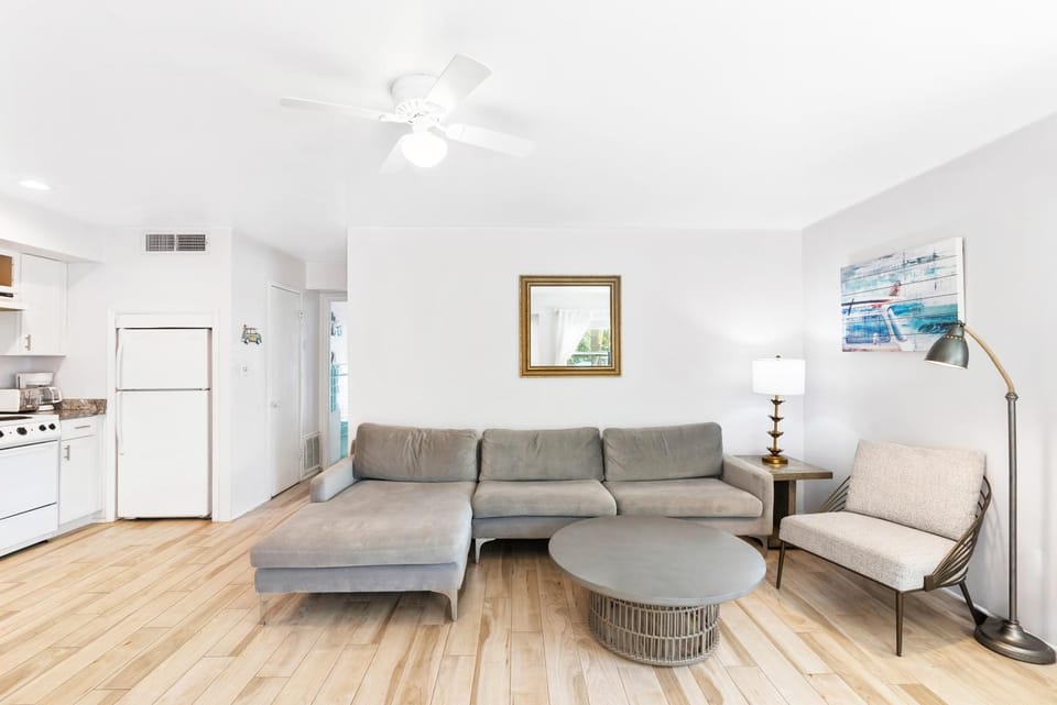 Living room, Seating area, oven