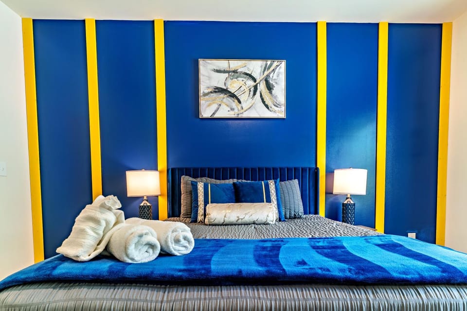 Bed, Bedroom, towels, towels