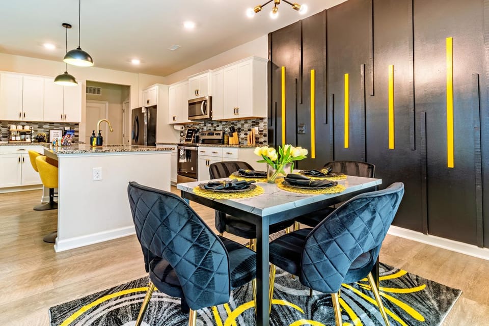 Dining area, Pets, Dinner