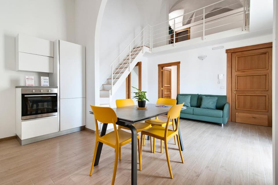 Living room, Seating area, Dining area, oven, pet friendly, stove