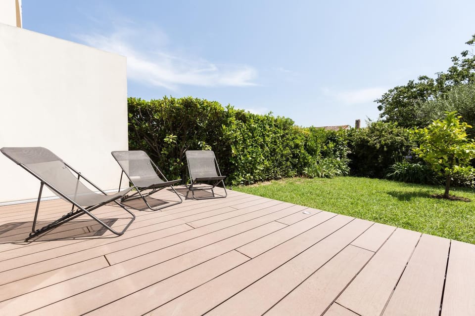 Antibes Rez de Jardin, grande terrasse dans résidence avec piscine Apartment in Antibes