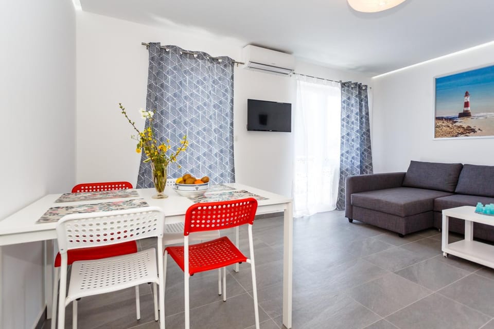 TV and multimedia, Living room, Dining area