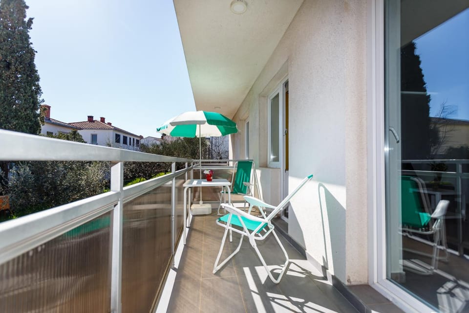 Patio, Day, View (from property/room), Balcony/Terrace, sunbed
