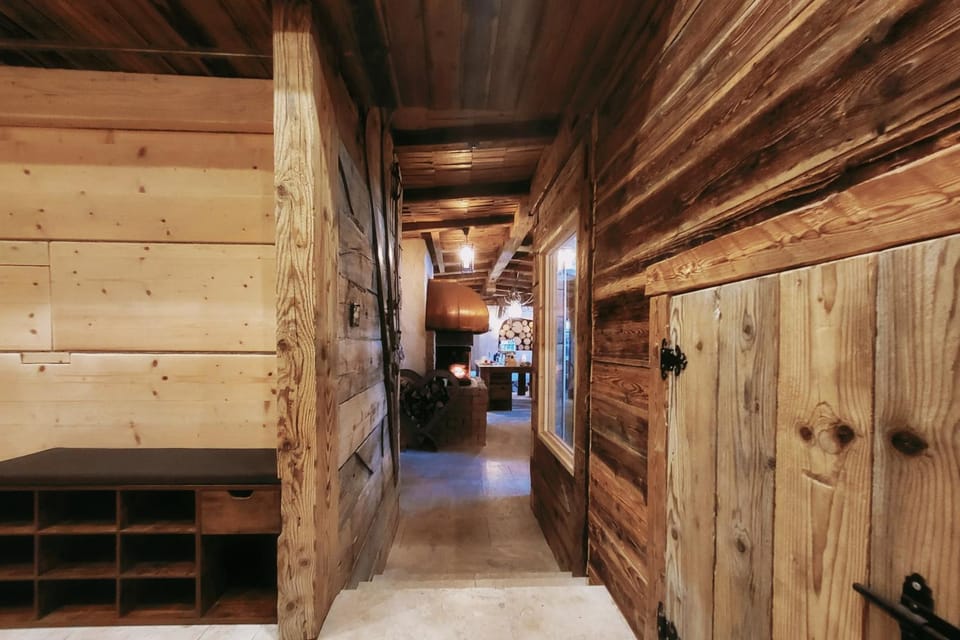 urig-alpine Lala Alm - 22 Personen Chalet in Tyrol