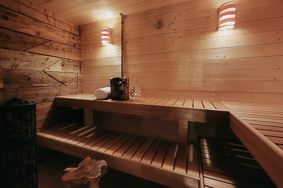 urig-alpine Lala Alm - 22 Personen Chalet in Tyrol