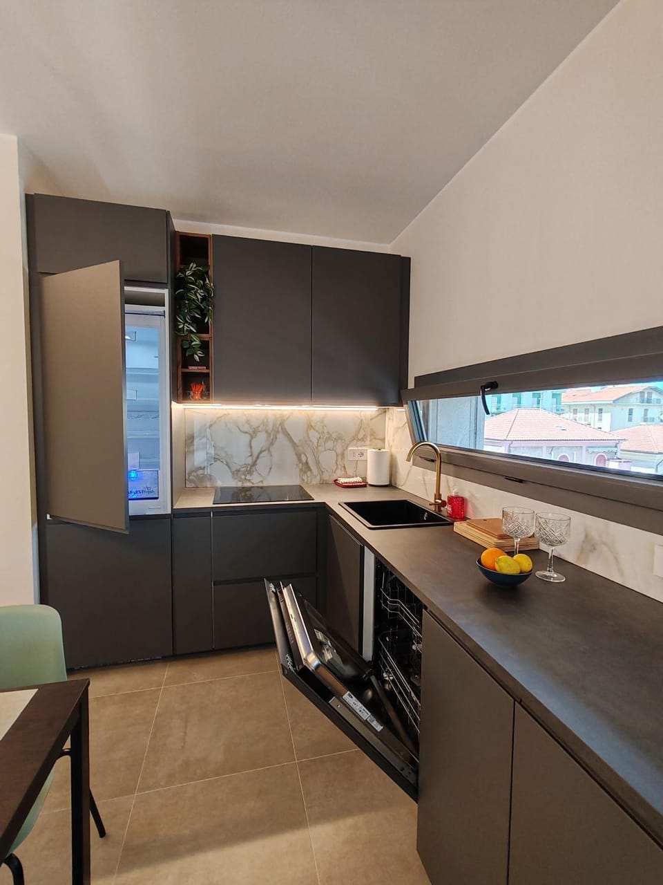 Kitchen or kitchenette, Seating area, Dining area