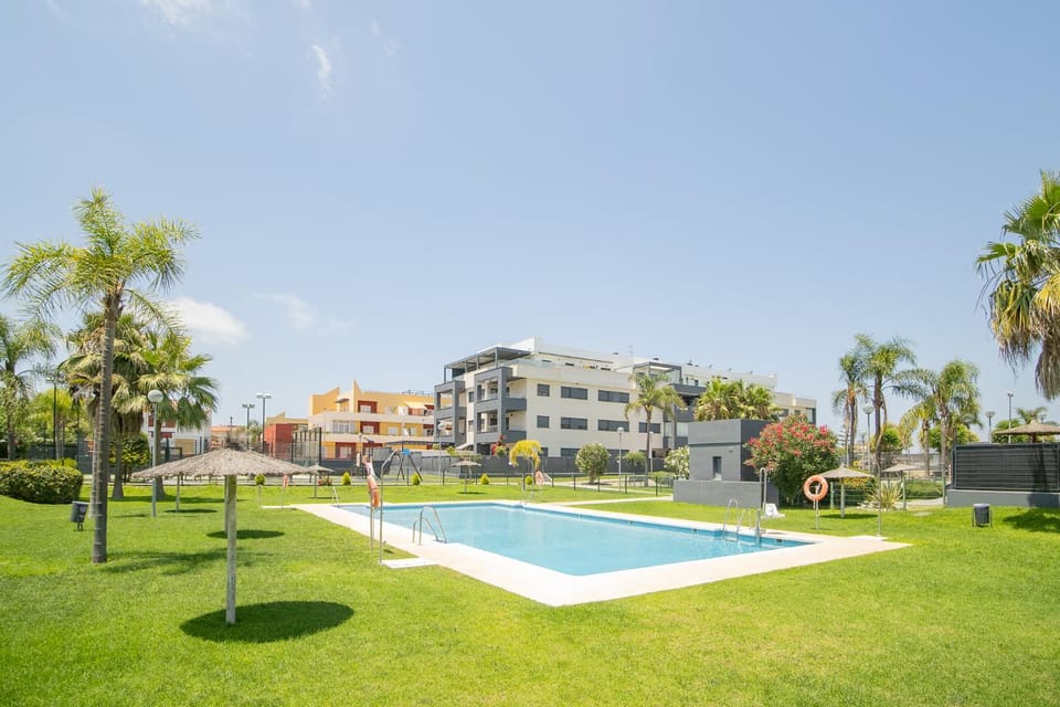 Area and facilities, Swimming pool