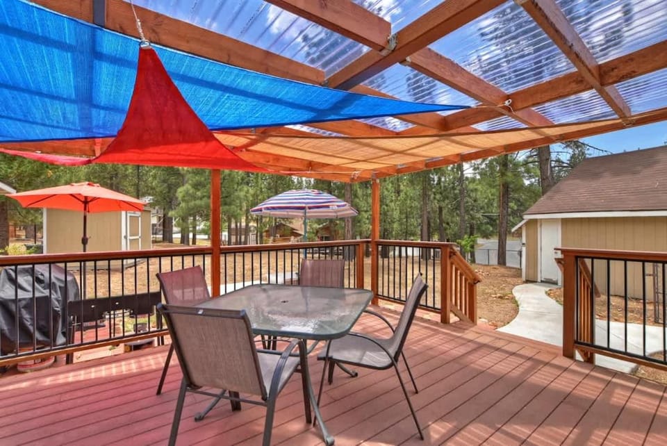 The Bearpaw Bungalow Near the Lake w/fenced yard House in Big Bear