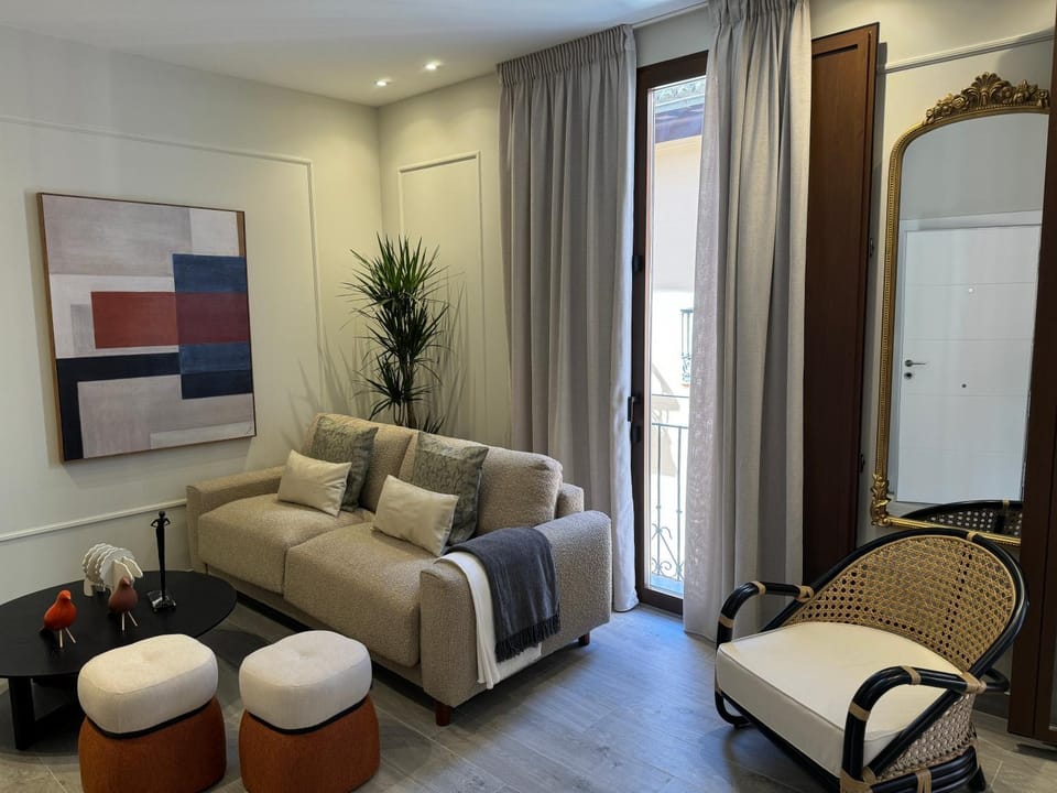 Living room, Seating area