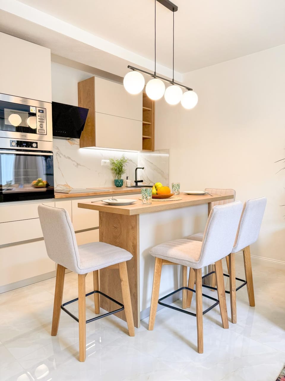 Kitchen or kitchenette, Seating area, Dining area, stove