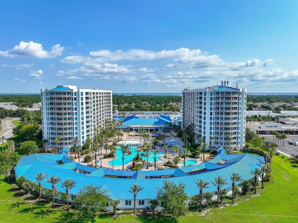 5 Star Resort 11106 Fl Stunning Sunrise 2BR 2BA King Suite,Pools ,Shuttle or Walk to Beach House in Destin