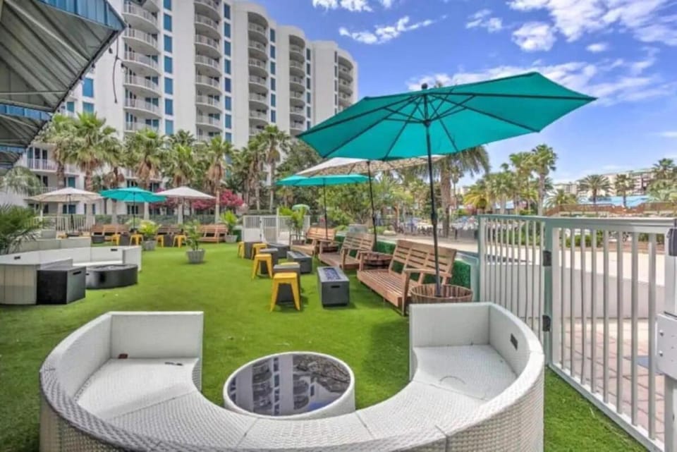 5 Star Resort 11106 Fl Stunning Sunrise 2BR 2BA King Suite,Pools ,Shuttle or Walk to Beach House in Destin