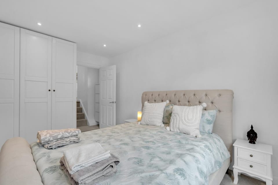 Bed, Photo of the whole room, Bedroom, towels, wardrobe