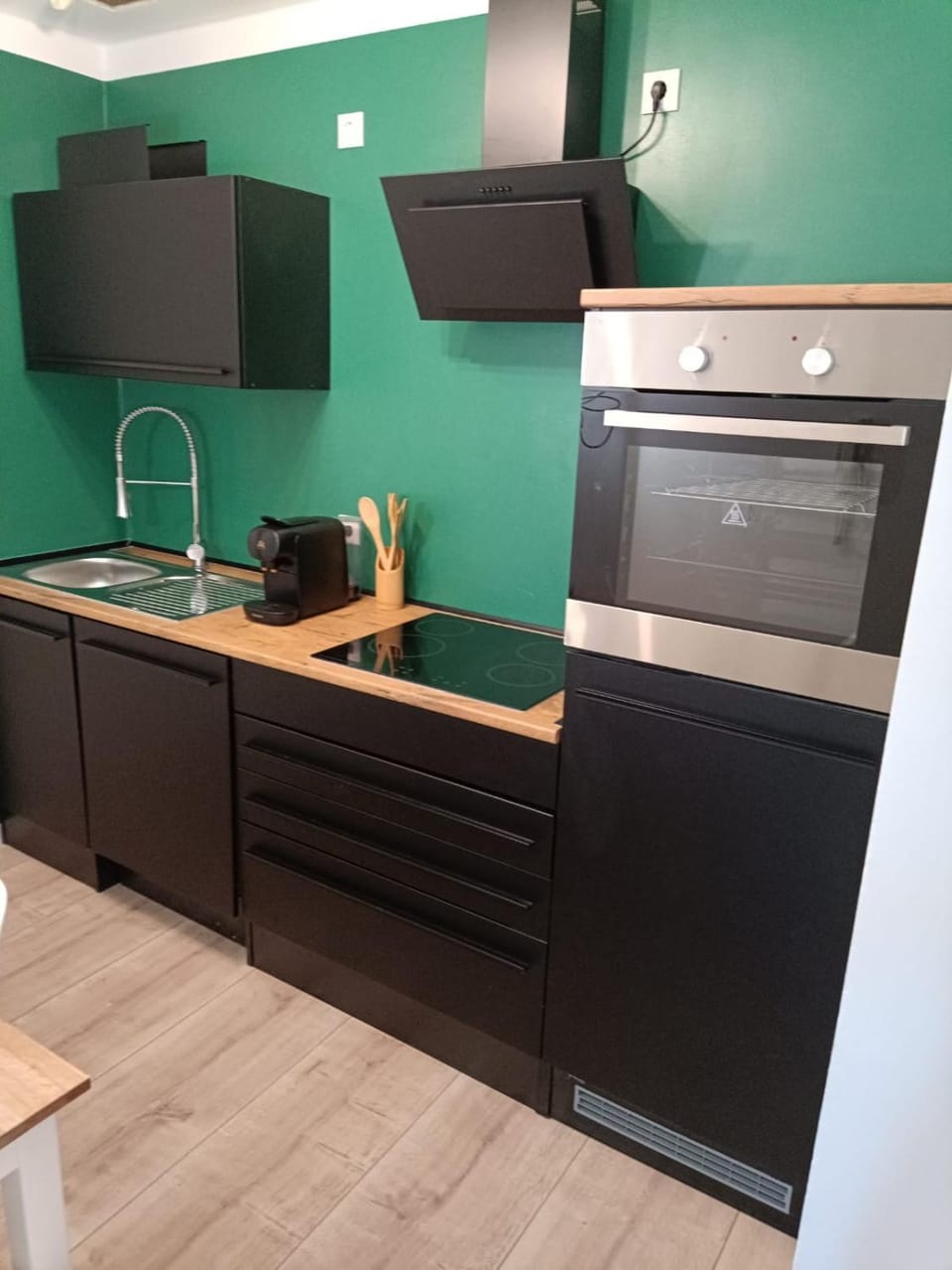 Kitchen or kitchenette, oven, stove