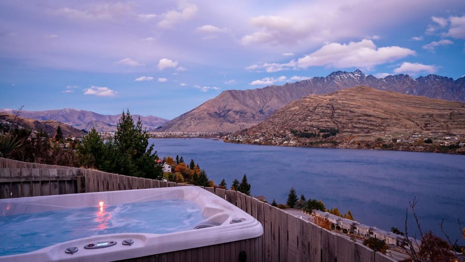 Tahuna Vista-Fire Place-Hot Tub -Free Parking -BBQ House in Queenstown