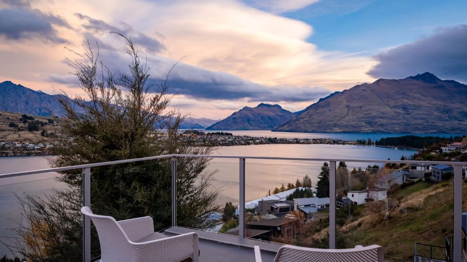 Tahuna Vista-Fire Place-Hot Tub -Free Parking -BBQ House in Queenstown