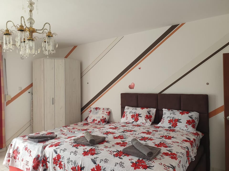 Bed, Photo of the whole room, Bedroom, wardrobe