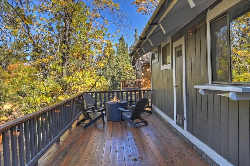 Closer to the Stars Cabin with Fire Pit Cabin in Southern California