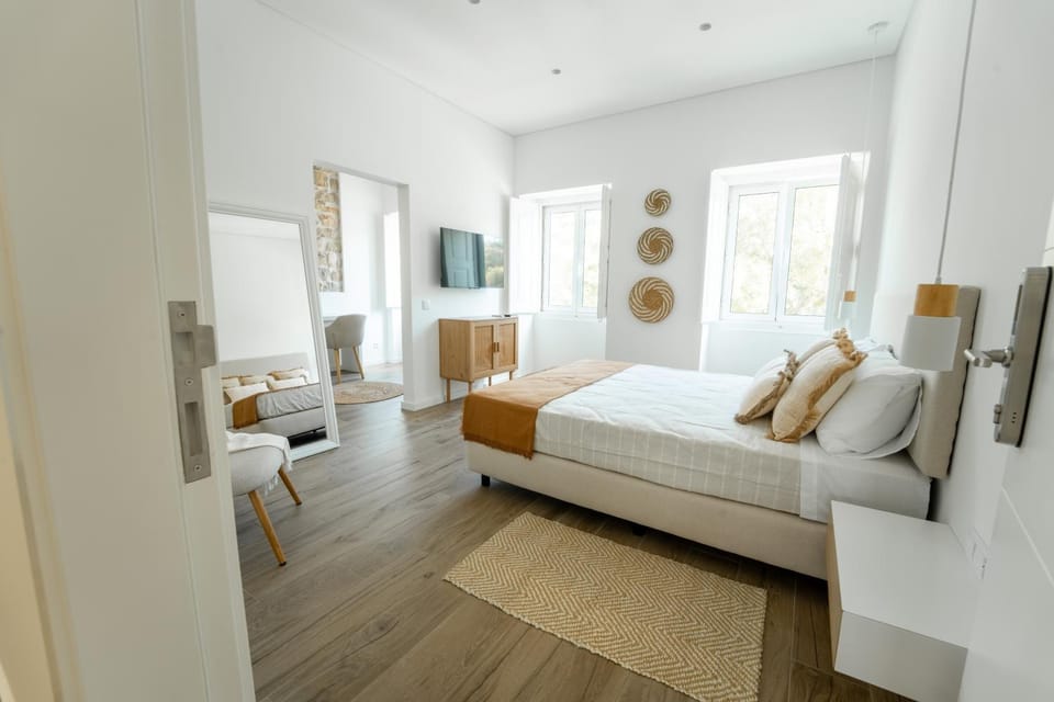 TV and multimedia, Photo of the whole room, Seating area, Bedroom