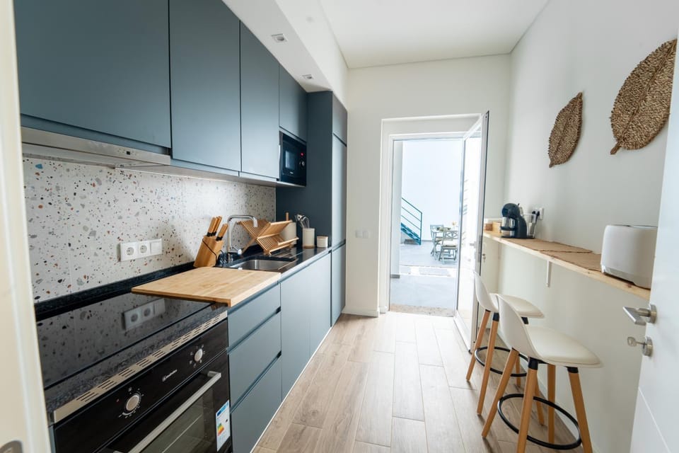 Coffee/tea facilities, Kitchen or kitchenette, oven, Internal: Not applicable to any particular room