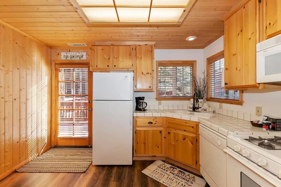 NEW Hibernation Station Close to Snow Summit House in Big Bear