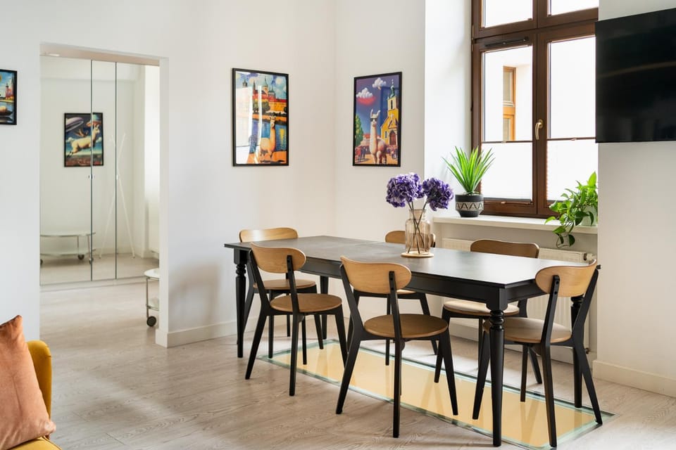 TV and multimedia, Living room, Dining area